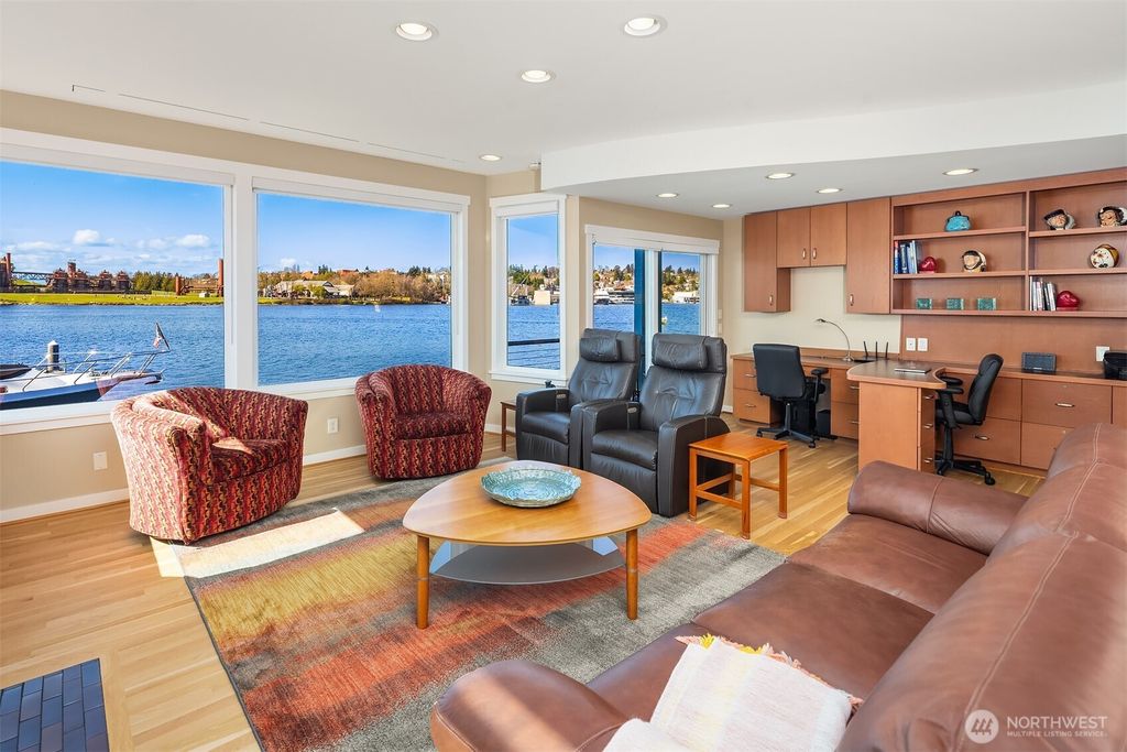 Photo of 10 E Roanoke Street #2, Seattle, WA 98102 (MLS # 2514772)