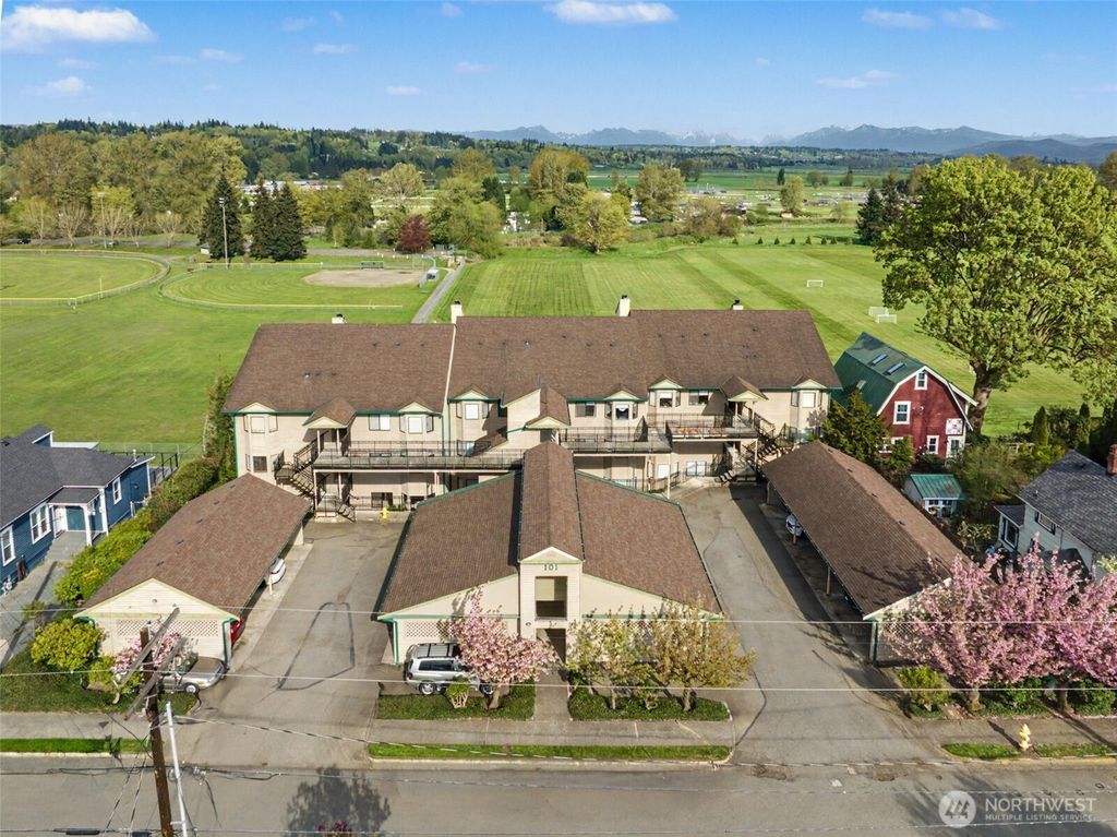 Photo of 101 Pine Avenue #303, Snohomish, WA 98290 (MLS # 2517358)