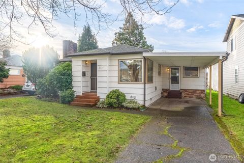 Photo of 2737 Louisiana Street, Longview, WA 98632 (MLS # 2464803)