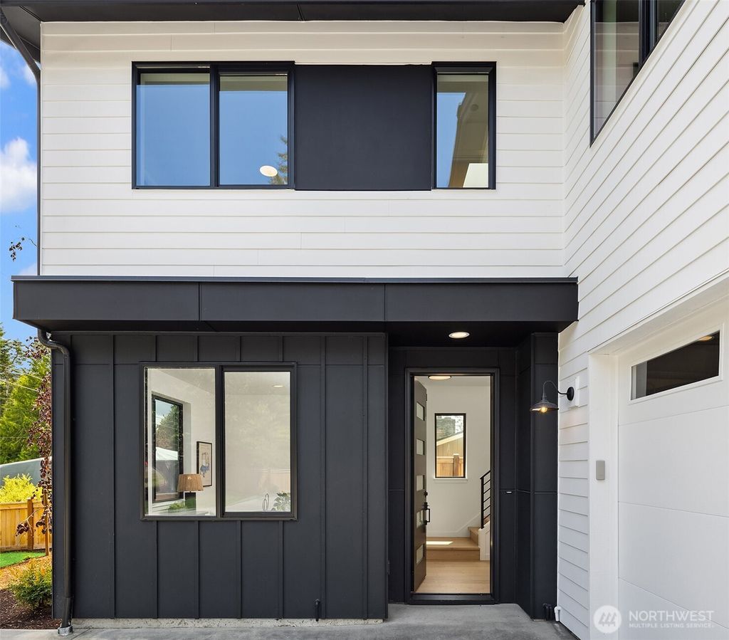 Photo of 11121 105th Avenue NE, Kirkland, WA 98033 (MLS # 2400915)