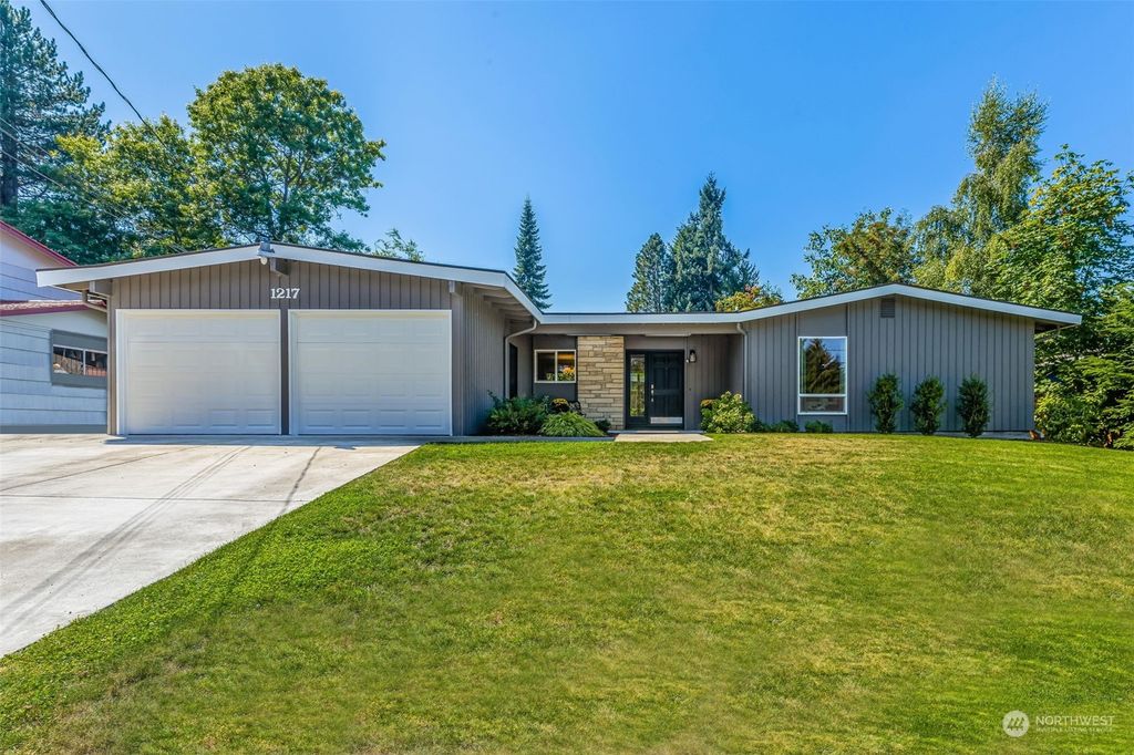 Photo of 1217 150th Avenue SE, Bellevue, WA 98007 (MLS # 2151292)