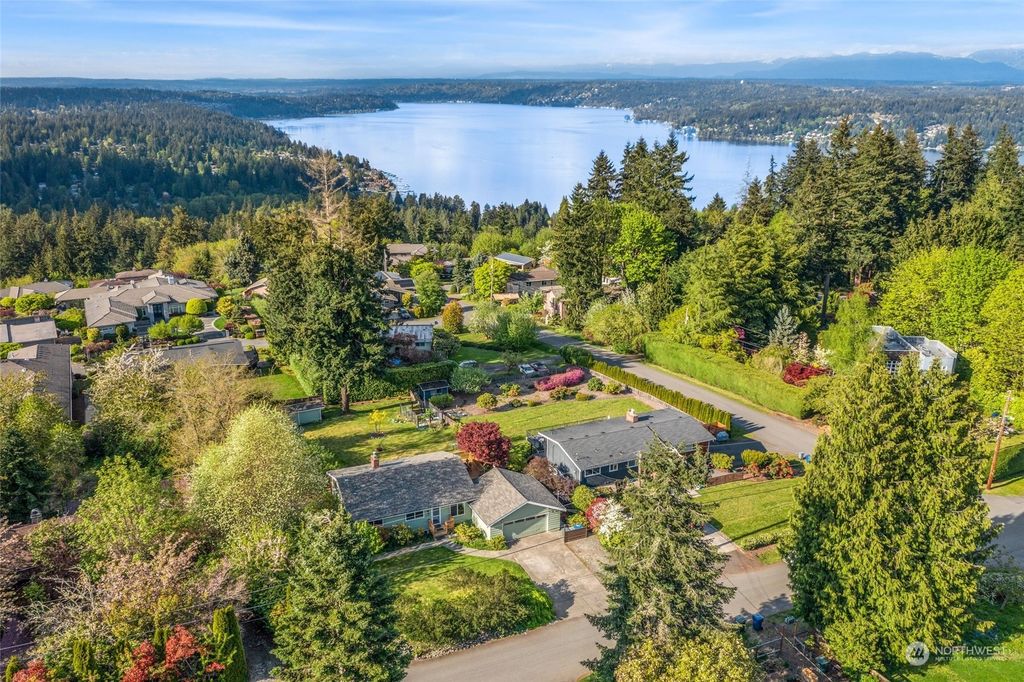 Photo of 16608 SE 45th Street, Bellevue, WA 98006 (MLS # 2067966)