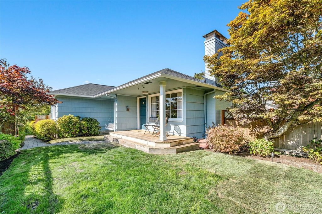 Photo of 2716 E Jefferson St St, Seattle, WA 98122 (MLS # 2438287)