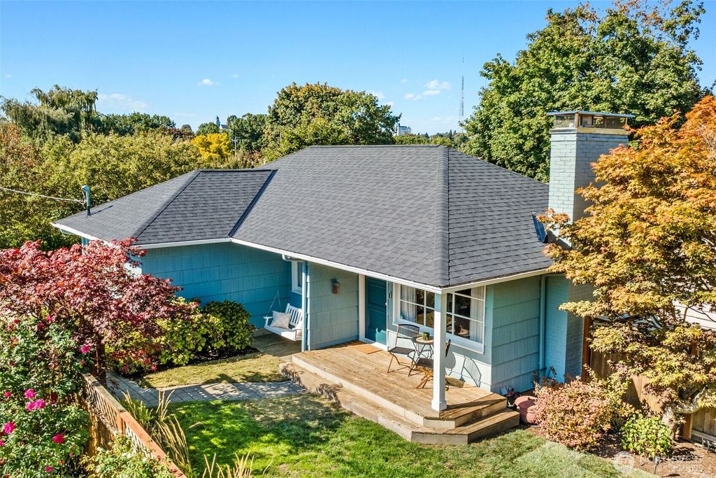 Photo of 2716 E Jefferson St St, Seattle, WA 98122 (MLS # 2438287)