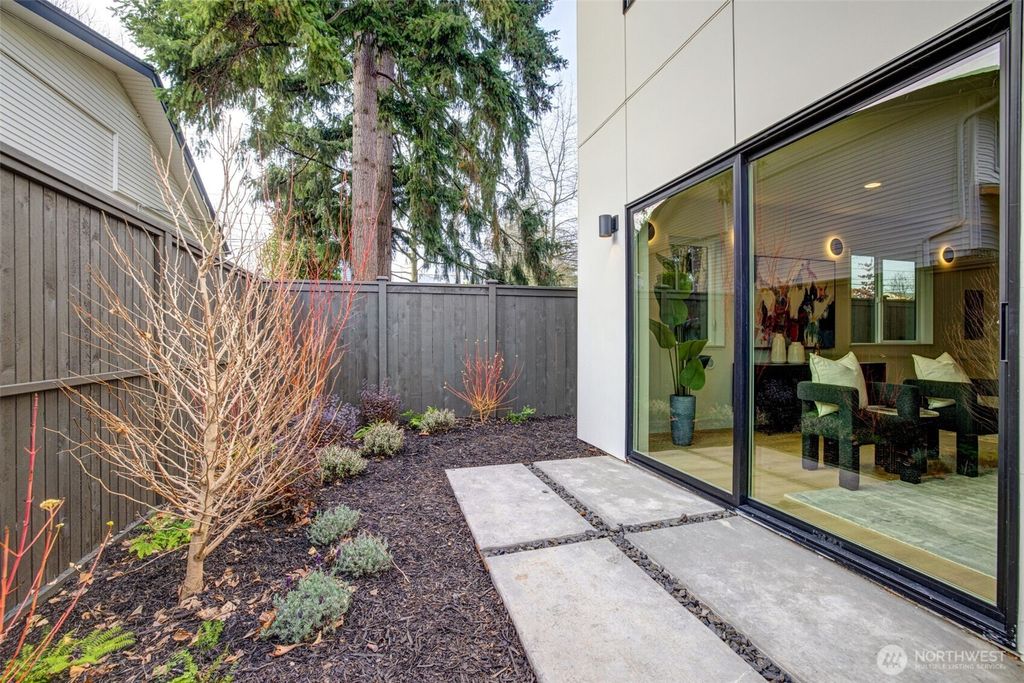 listing image 9360050103489018225