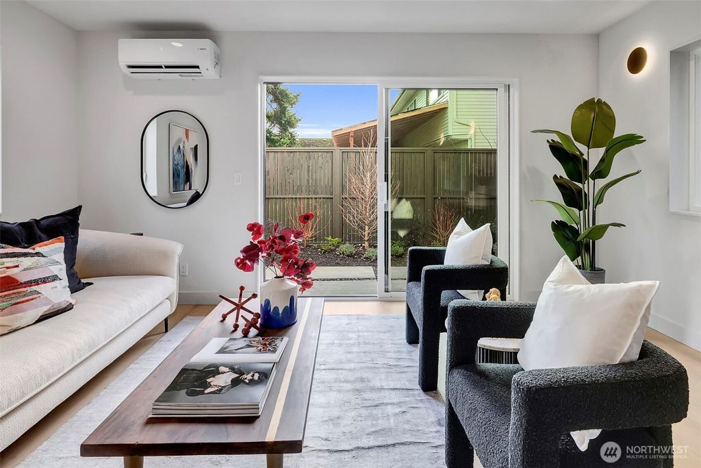 listing image 9367878513638945700