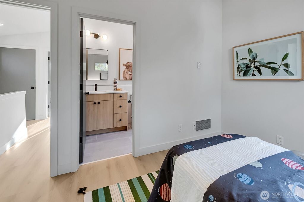 listing image 9362584209720842748