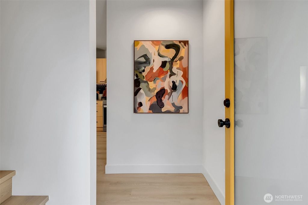 listing image 9367975726375832406