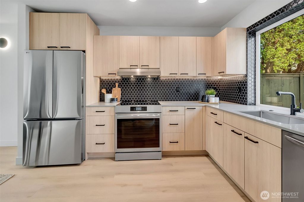 listing image 9366853089082506386