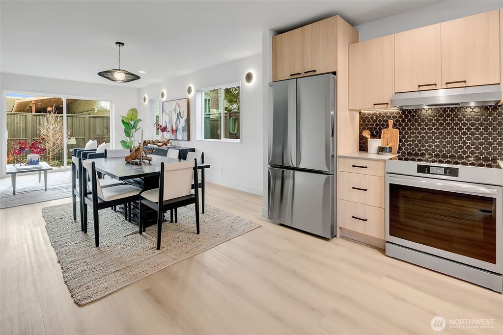 listing image 9366610471513912298