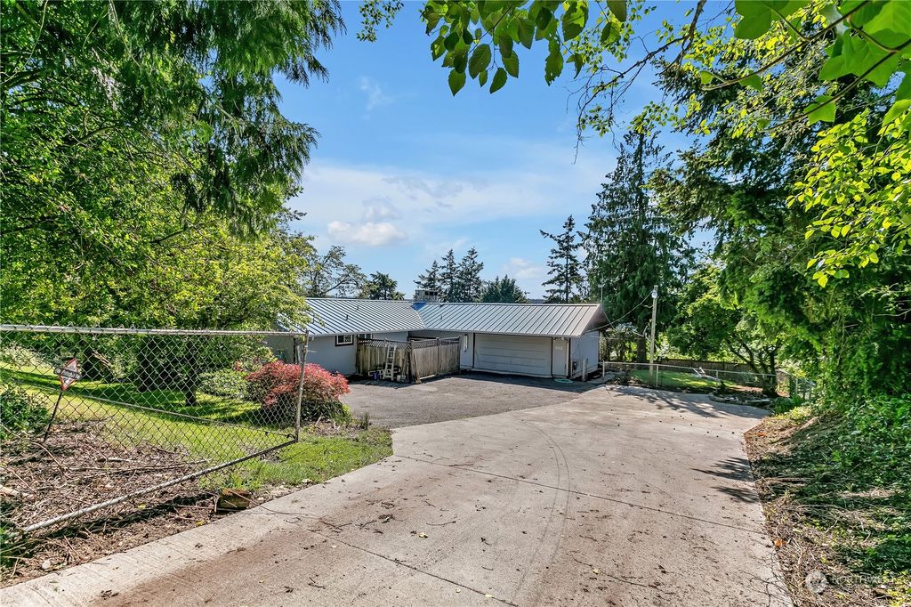Photo of 602 Carter Place, Kent, WA 98030 (MLS # 2248958)