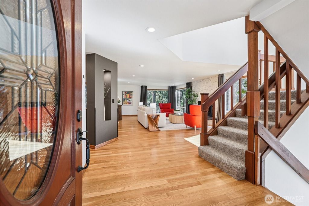 Photo of 411 W Lake Sammamish Parkway NE, Bellevue, WA 98008 (MLS # 2475796)