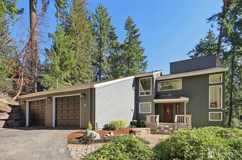 Photo of 411 W Lake Sammamish Parkway NE, Bellevue, WA 98008 (MLS # 2475796)