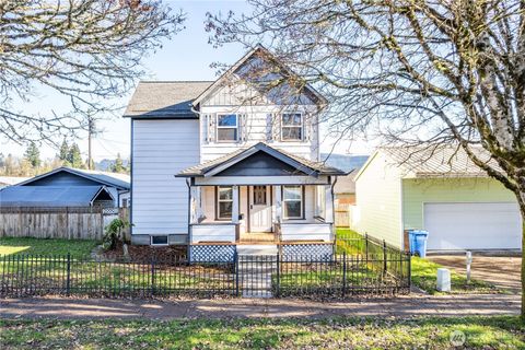 Photo of 136 SW 3rd Avenue, Castle Rock, WA 98611 (MLS # 2469683)