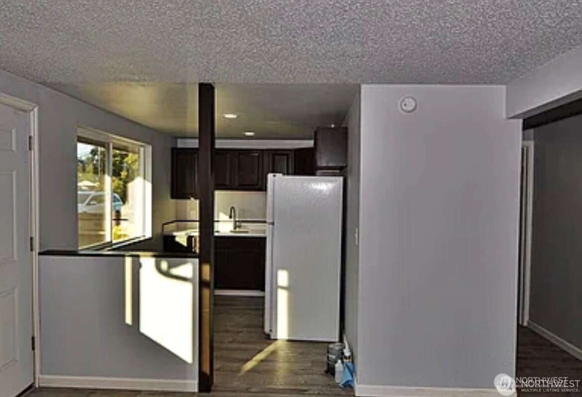3703 S Manitou