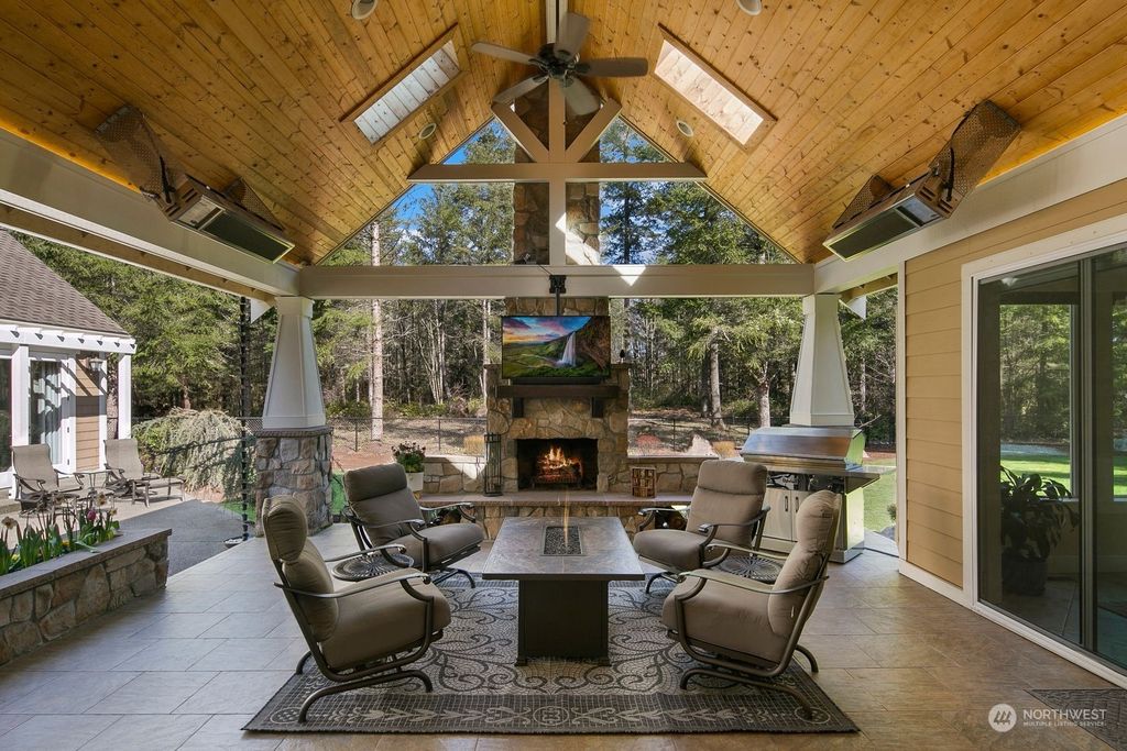 Photo of 16738 SE 328th Place, Auburn, WA 98092 (MLS # 2046530)