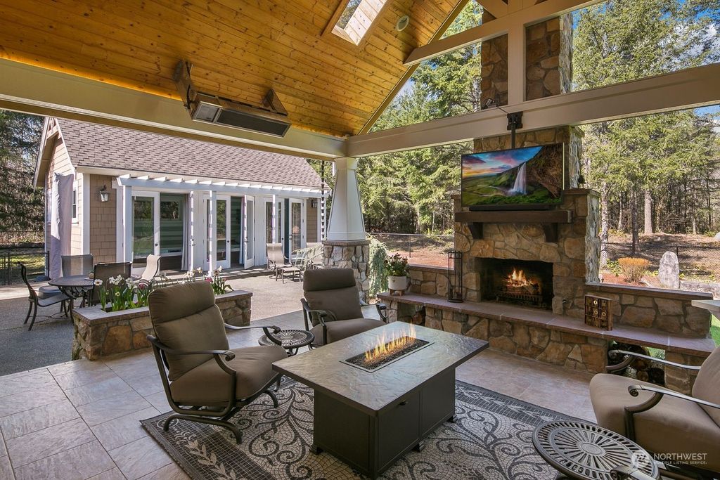 Photo of 16738 SE 328th Place, Auburn, WA 98092 (MLS # 2046530)