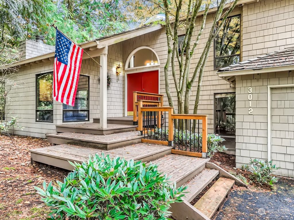 Photo of 3012 Sahalee Drive E, Sammamish, WA 98074 (MLS # 2013014)