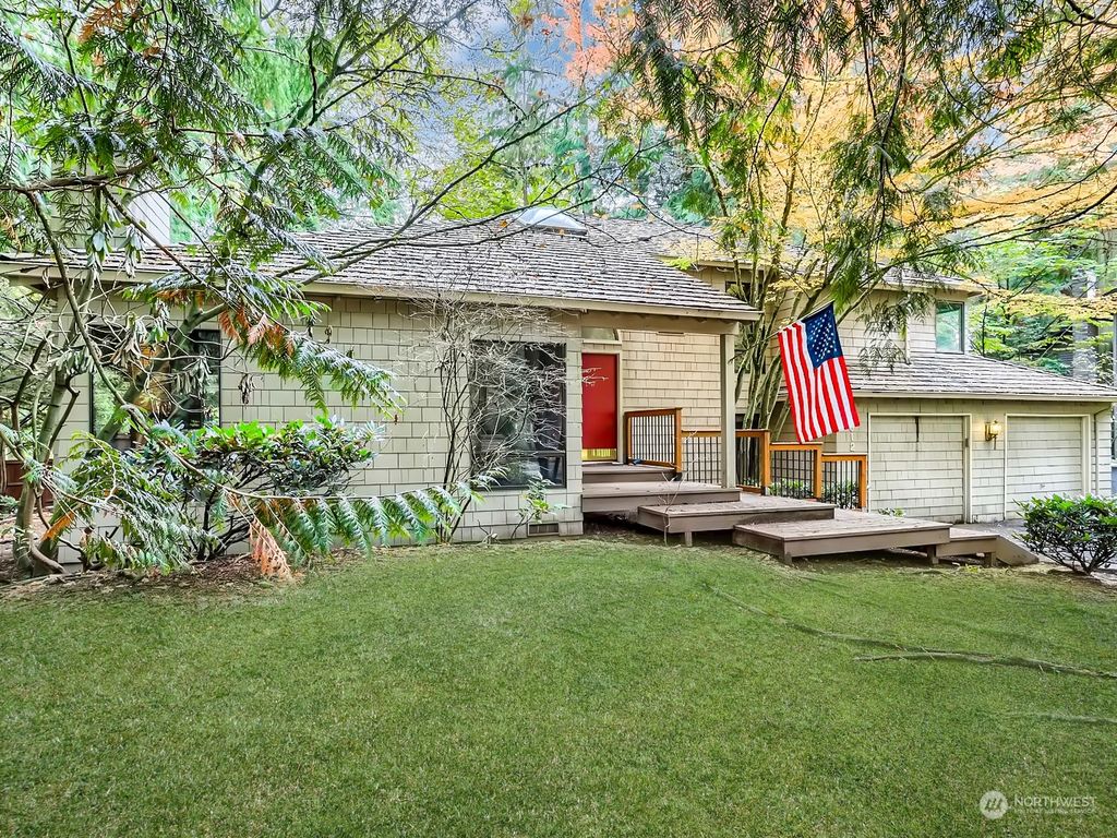 Photo of 3012 Sahalee Drive E, Sammamish, WA 98074 (MLS # 2013014)