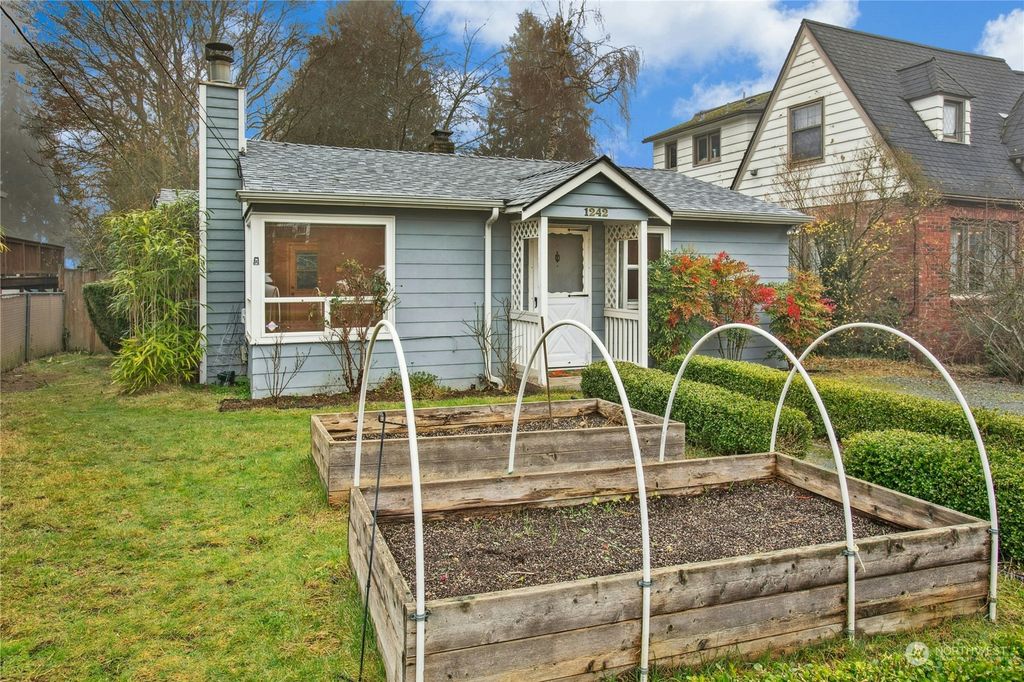 Photo of 1242 NE 100th Street, Seattle, WA 98125 (MLS # 2319186)