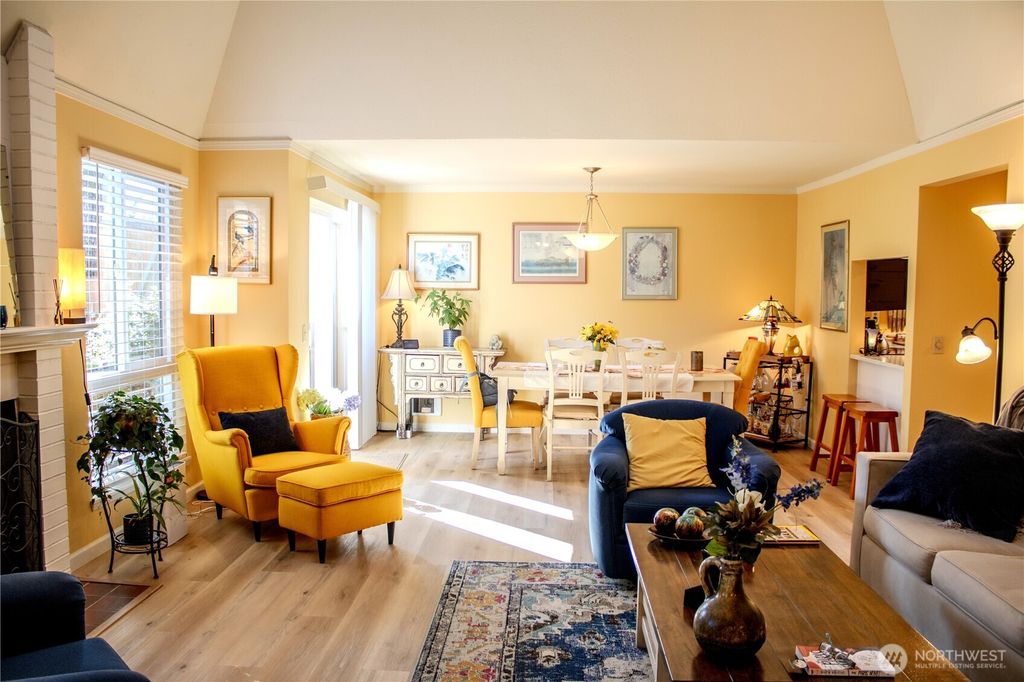 Photo of 1611 102nd Place NE #C1, Bellevue, WA 98004 (MLS # 2437422)