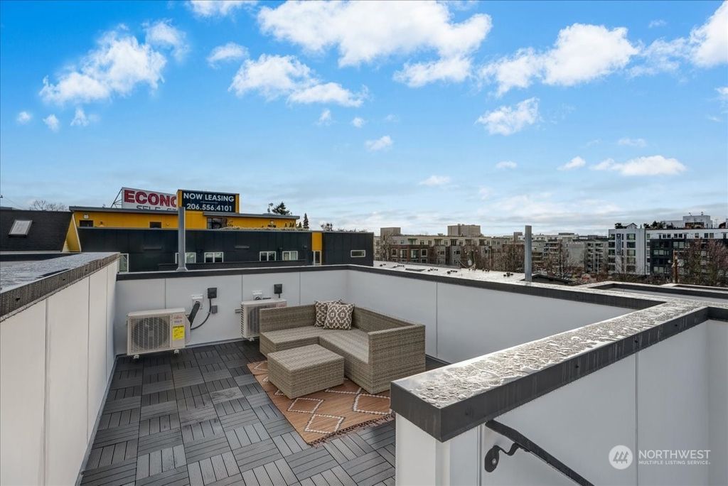 Photo of 911 NE 70th Street #E, Seattle, WA 98115 (MLS # 2038148)