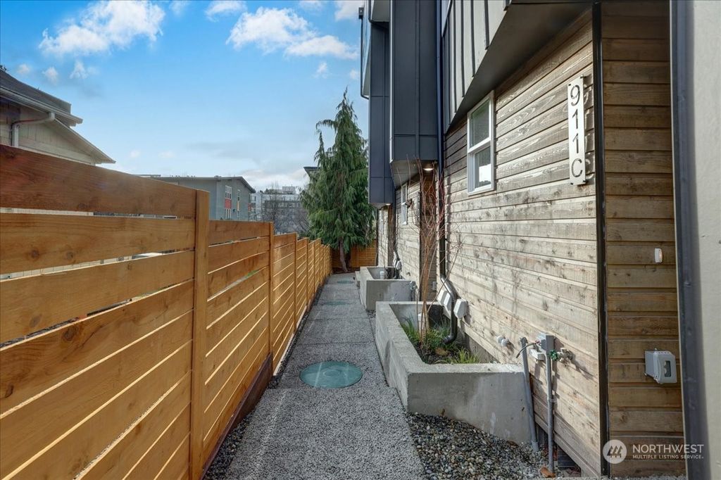 Photo of 911 NE 70th Street #E, Seattle, WA 98115 (MLS # 2038148)