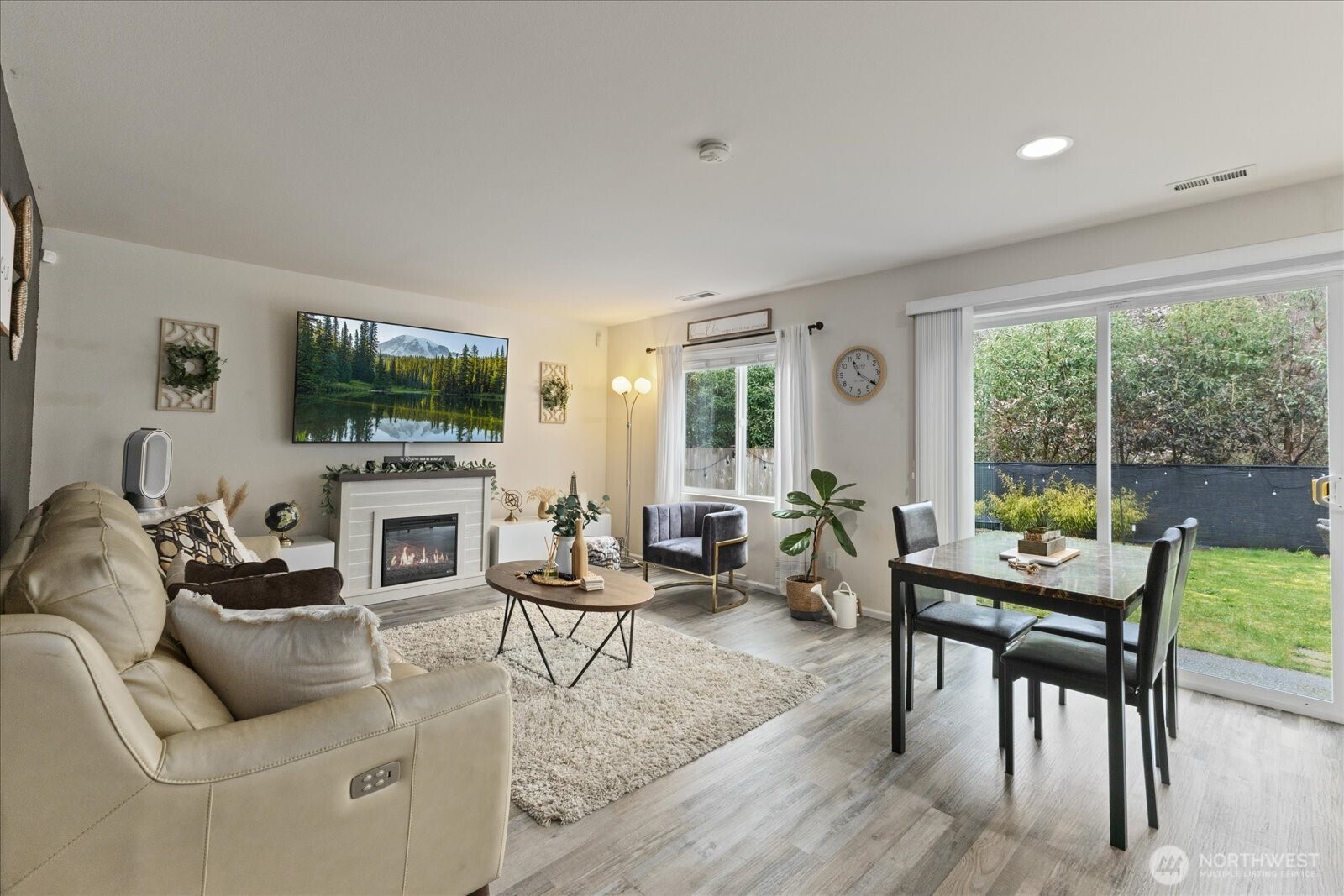 4405 E Roosevelt Avenue