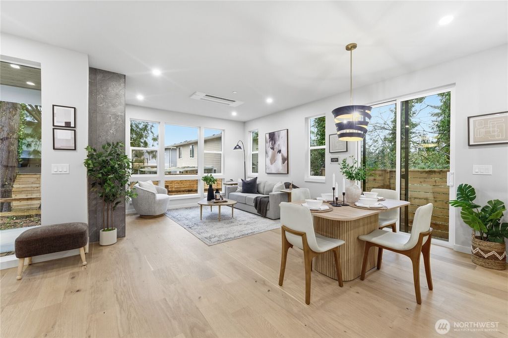 Photo of 9016 124th Lane NE, Kirkland, WA 98033 (MLS # 2489325)