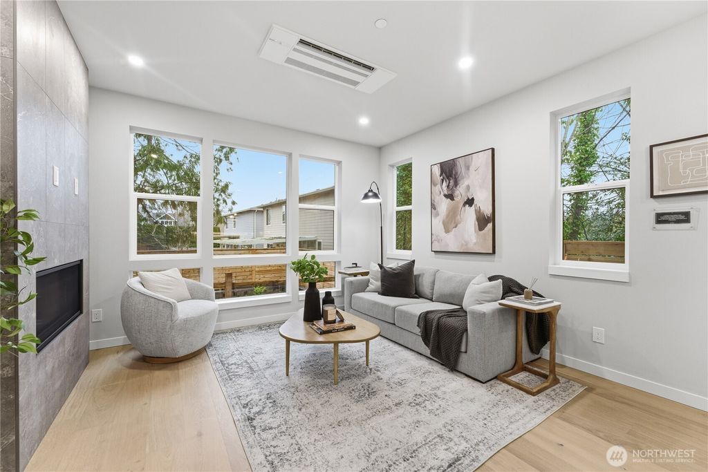 Photo of 9016 124th Lane NE, Kirkland, WA 98033 (MLS # 2489325)