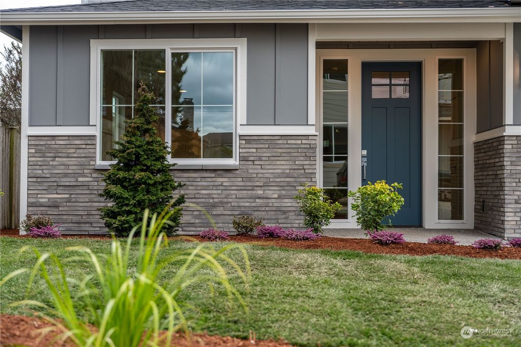 Photo of 1103 141st Street SW #5, Lynnwood, WA 98087 (MLS # 2206356)