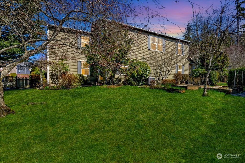 Photo of 22650 NE Fern Reach Circle, Redmond, WA 98053 (MLS # 2042952)