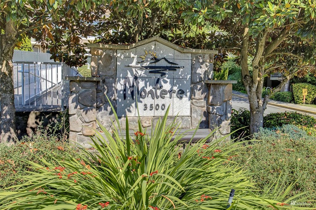 Photo of 3500 E Lake Sammamish Parkway SE #3-202, Sammamish, WA 98075 (MLS # 1992196)