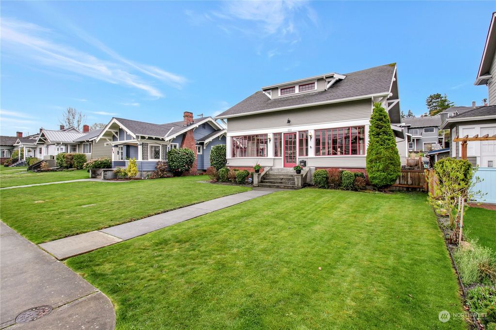 Photo of 614 Warren Avenue, Everett, WA 98201 (MLS # 2055580)