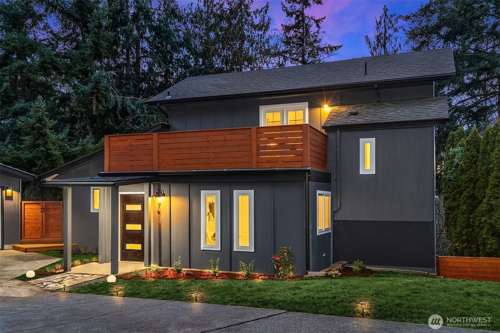 Photo of 701 10th Street, Mukilteo, WA 98275 (MLS # 2508539)