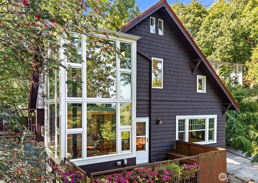 Photo of 508 Randolph Avenue, Seattle, WA 98122 (MLS # 2568502)