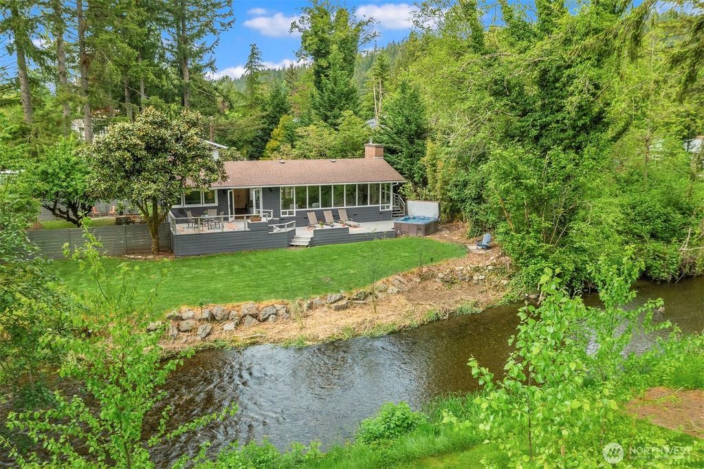 Photo of 501 SE Sycamore Place, Issaquah, WA 98027 (MLS # 2376990)