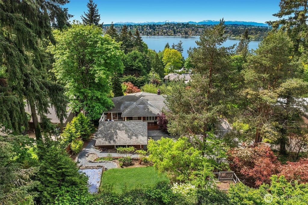 Photo of 6740 W Mercer Way, Mercer Island, WA 98040 (MLS # 2371969)
