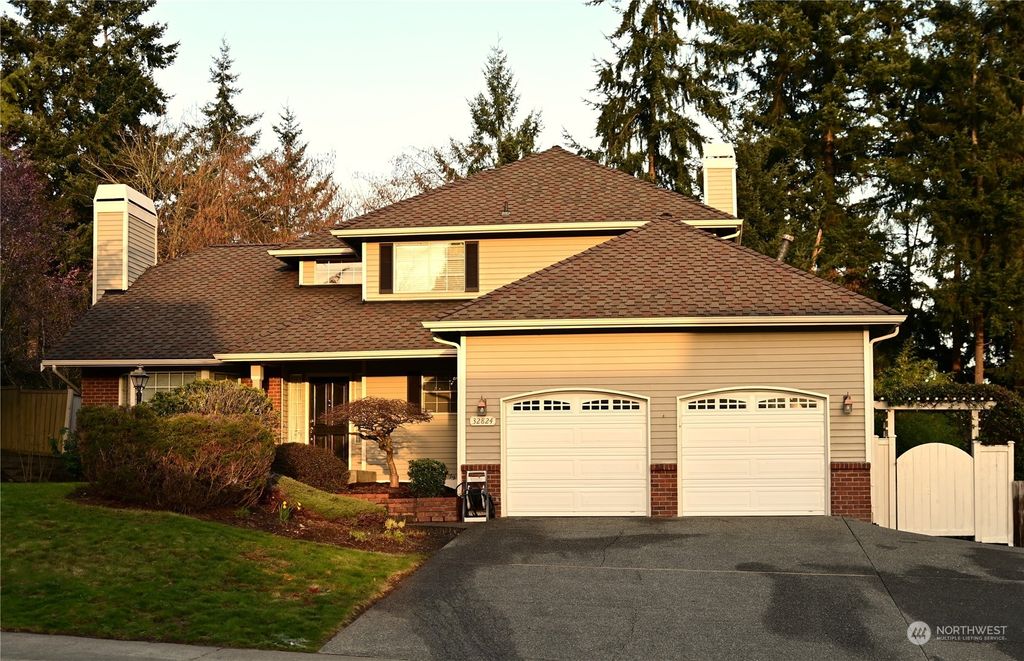 Photo of 32824 10th Place SW, Federal Way, WA 98023 (MLS # 2208327)