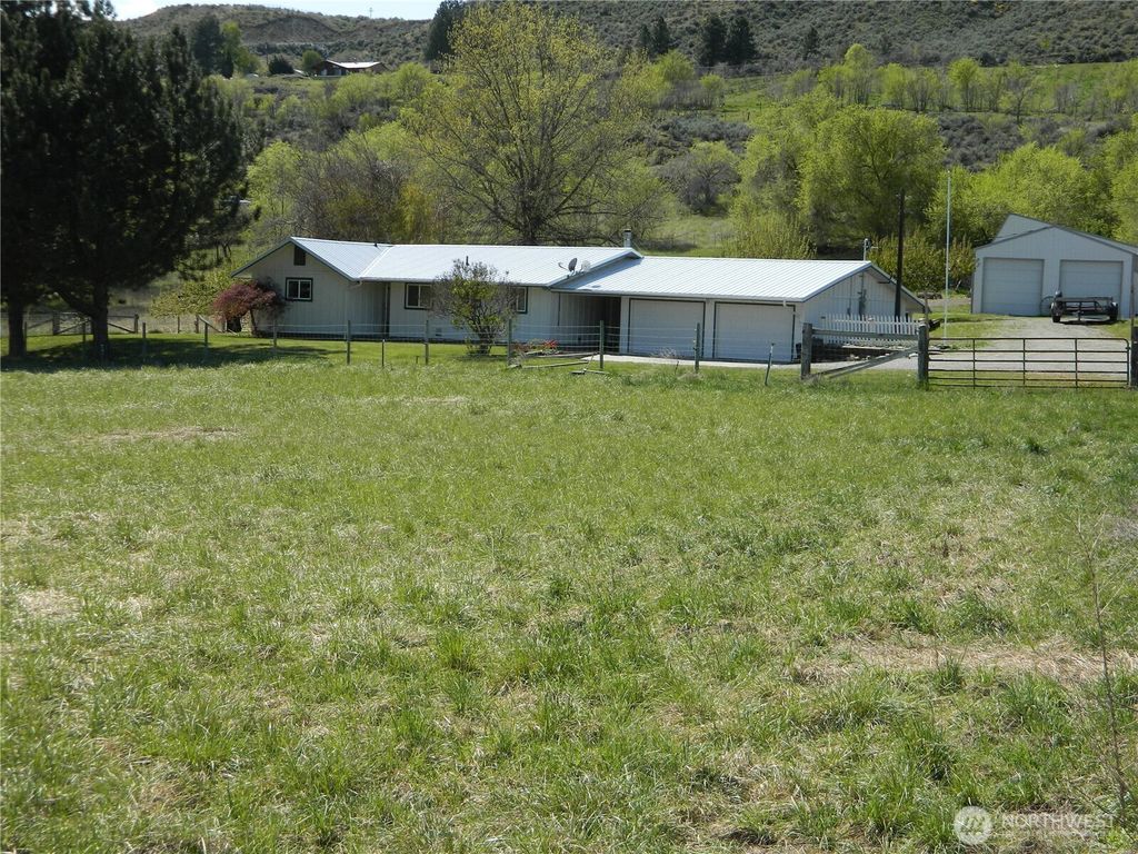 Photo of 651 Highway 7, Tonasket, WA 98855 (MLS # 2509581)