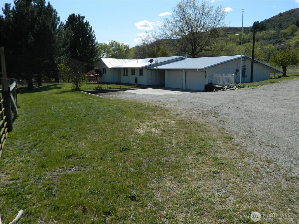 Photo of 651 Highway 7, Tonasket, WA 98855 (MLS # 2509581)