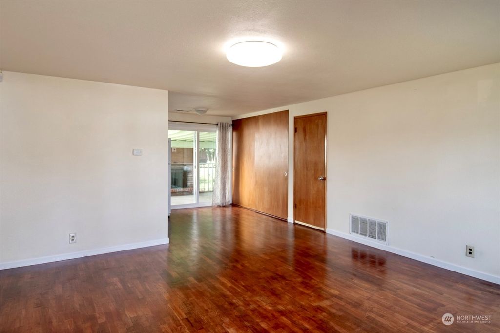 Photo of 17039 123rd Avenue SE, Renton, WA 98058 (MLS # 2193172)