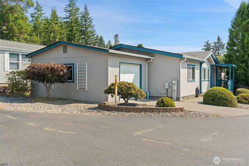 4906 Wildflower Lane NE