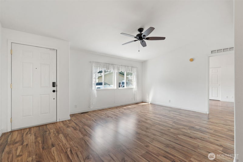 4906 Wildflower Lane NE