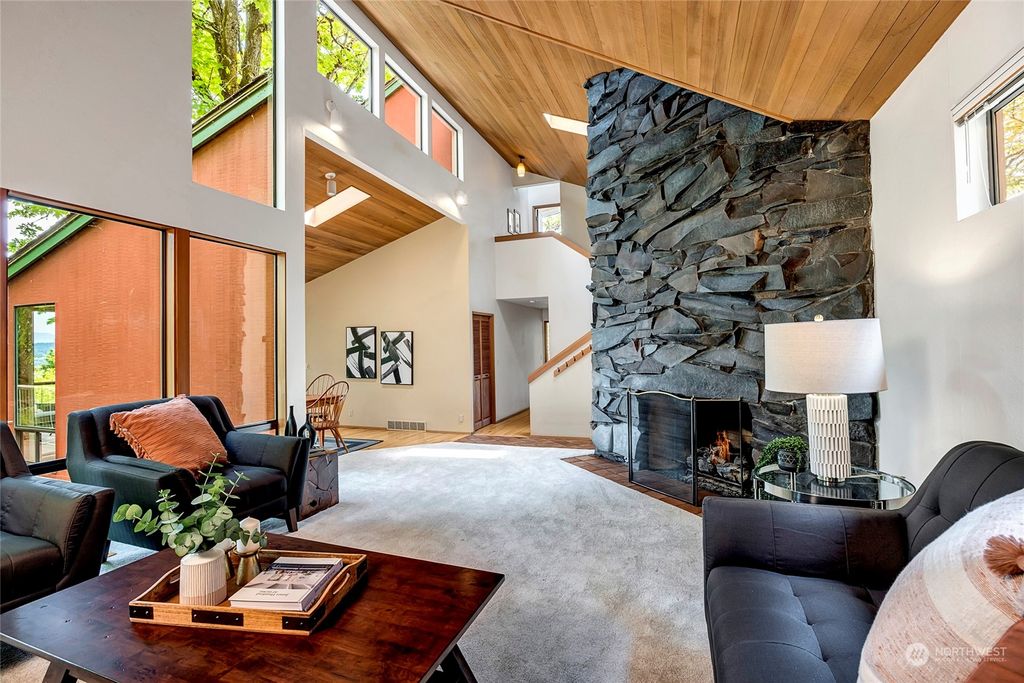 Photo of 9242 SE 46th Street, Mercer Island, WA 98040 (MLS # 2077246)