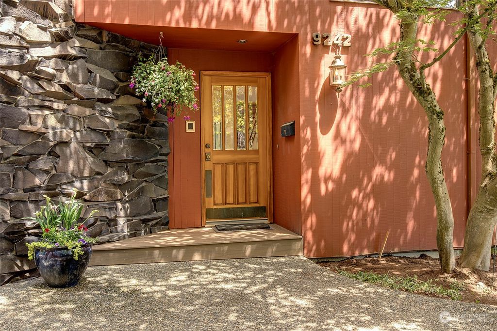 Photo of 9242 SE 46th Street, Mercer Island, WA 98040 (MLS # 2077246)