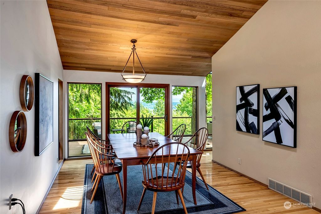 Photo of 9242 SE 46th Street, Mercer Island, WA 98040 (MLS # 2077246)