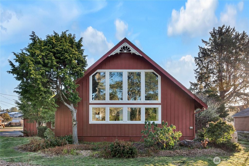 Photo of 1106 46th Place, Seaview, WA 98644 (MLS # 2472503)