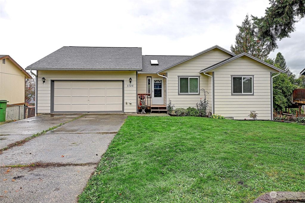 Photo of 5726 61 Drive NE, Marysville, WA 98270 (MLS # 2172794)