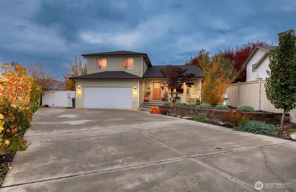 Photo of 318 S Mary Lane, East Wenatchee, WA 98802 (MLS # 2506419)